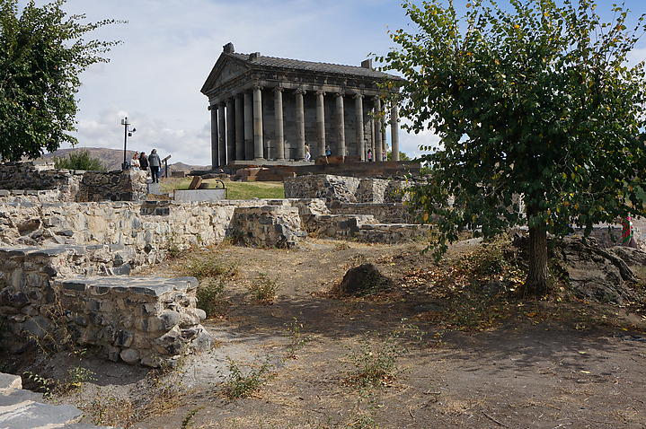 10. Garni